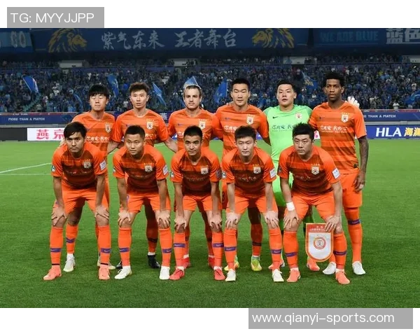 栾毅谈球队团结精神在逆境中拼搏取得宝贵一分的艰辛历程