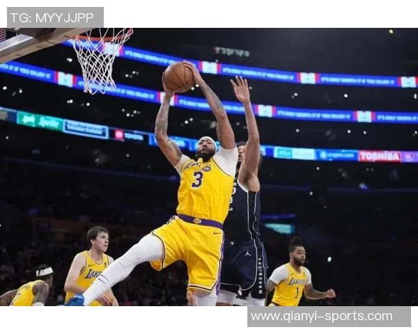 浓眉谈球队进攻体系强调球权转移与身体移动自己非常适应