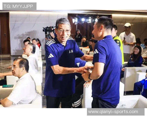 徐根宝高龄仍陪伴U20球员为他们付出辛劳感动球员心声